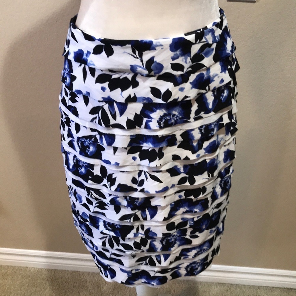 White House Black Market Tiered Blue and White Floral Pencil Skirt w/Lining-6